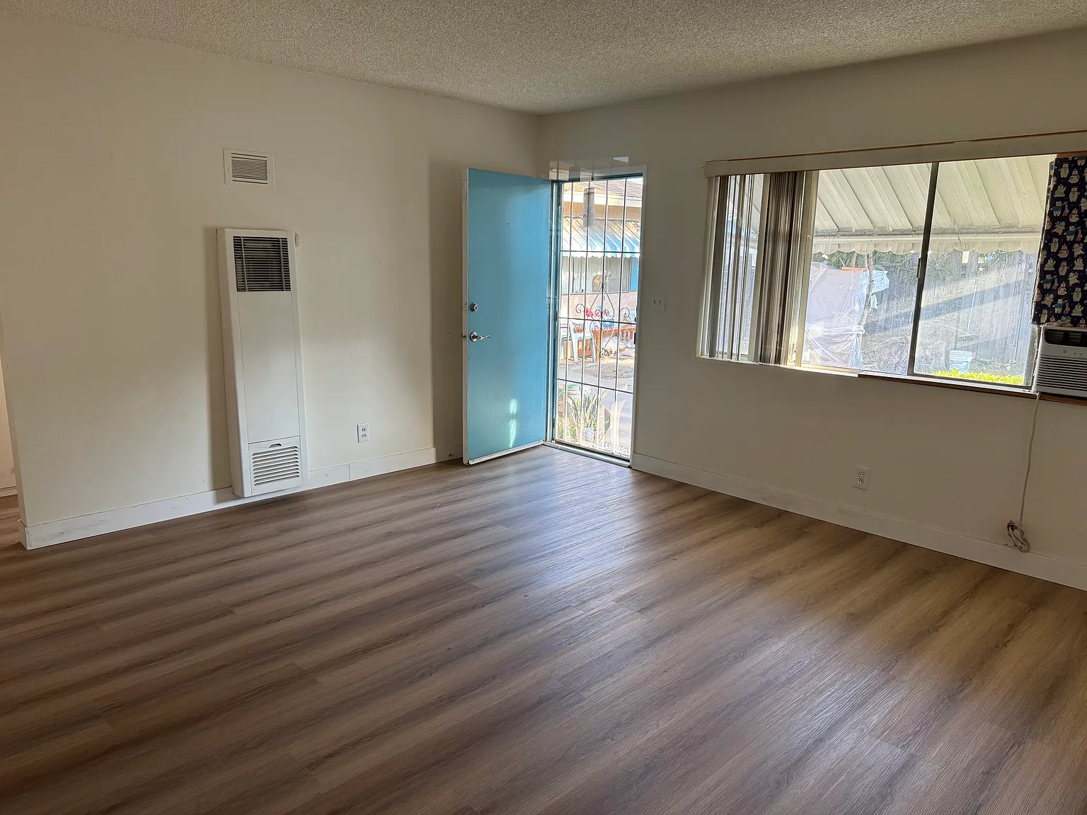 3112 1/2 Willard Ave — Photo 2