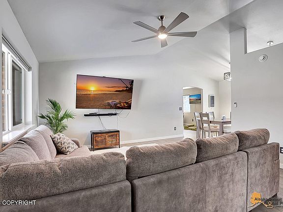 5th image of 290 E Lochcarron Dr