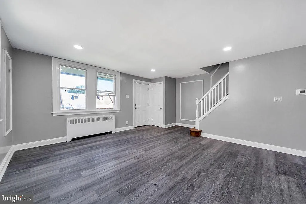 3 bed, 1.0 bath, 1368 sqft, $1,900 — Photo 4