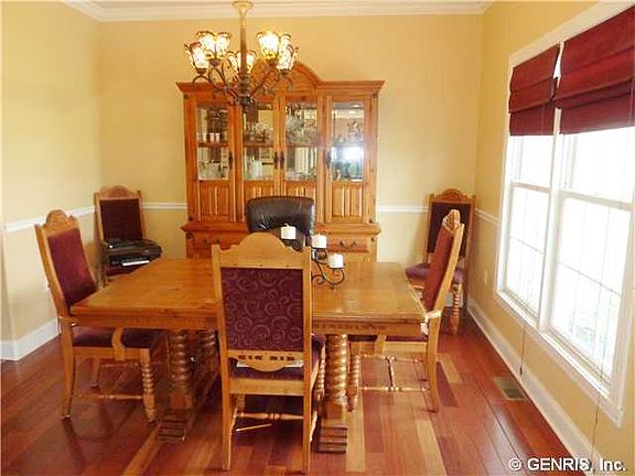 4th image of 66 Groundsel Dr