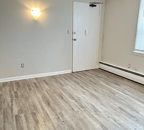 4th image of 277 Colorado Ave APT B