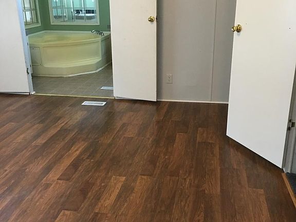 4th image of 7100 Airline Dr