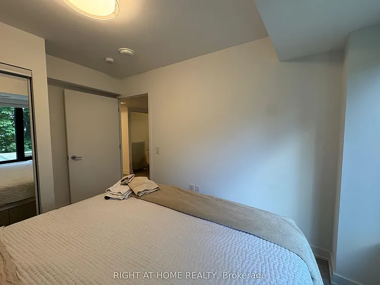 3 Strathgowan Ave #318 — Photo 16
