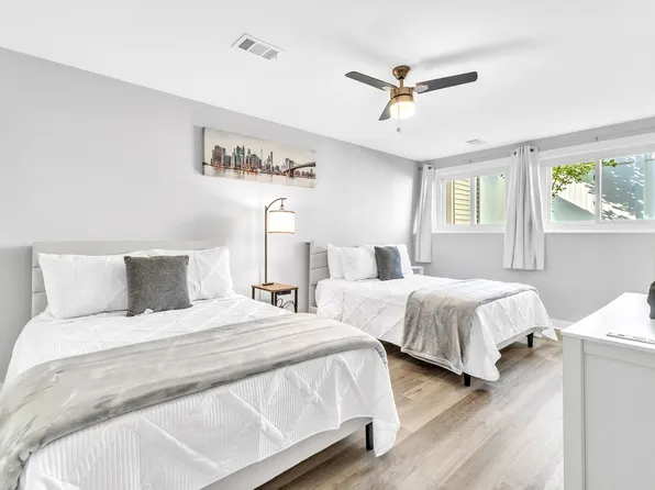 1045 S Center St, Bensenville, IL 60106