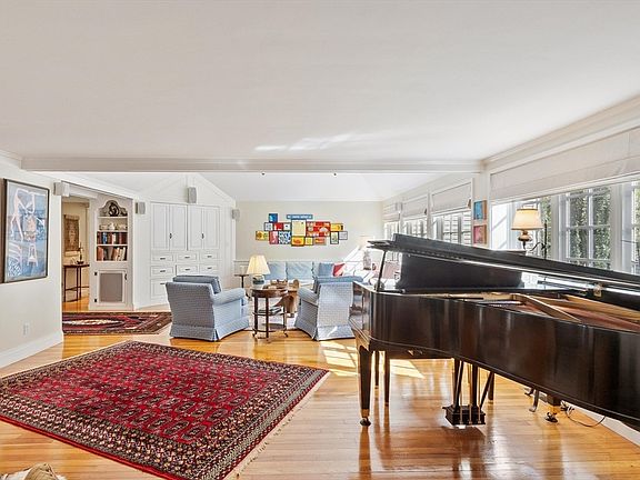 4th image of 4 Stetson St