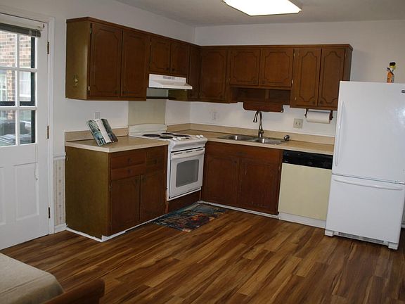 3rd image of 1002 Willow Dr APT 44