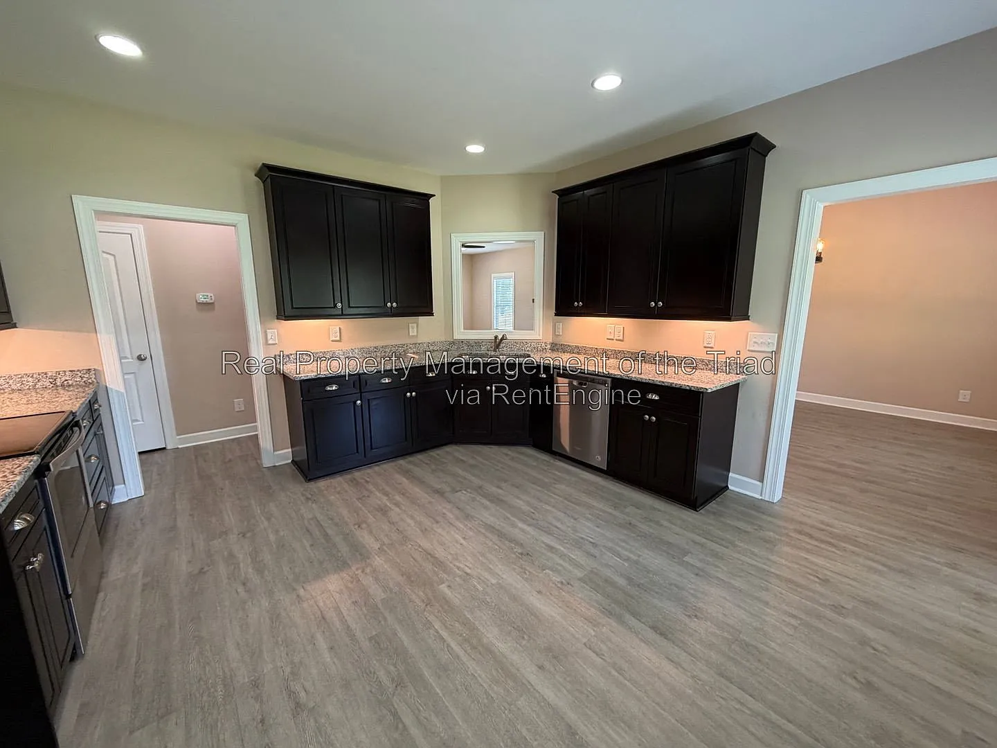 4 bed, 2.5 bath, 2283 sqft, $2,150 — Photo 4