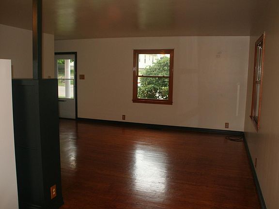 2nd image of 1846 Euclid Ave