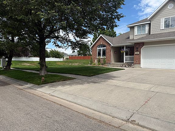 4th image of 636 Gary St