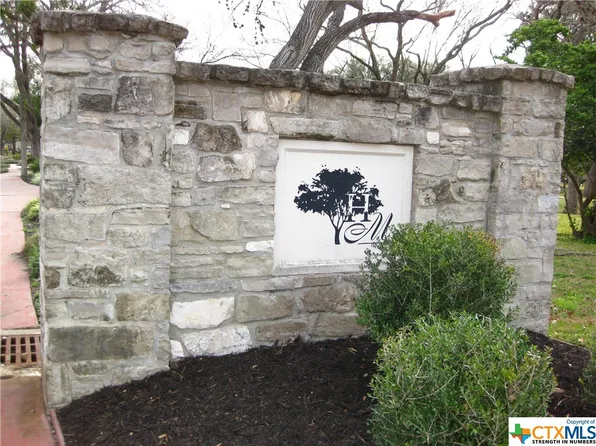 28 Cotswold Ln, Victoria, TX 77904