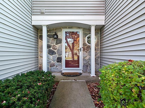 3rd image of 120 Parkview Dr
