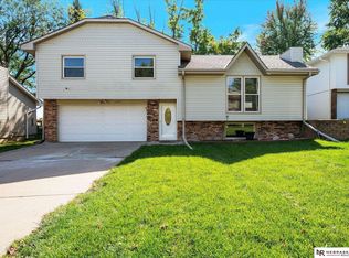 15431 Douglas Cir, Omaha, NE 68154