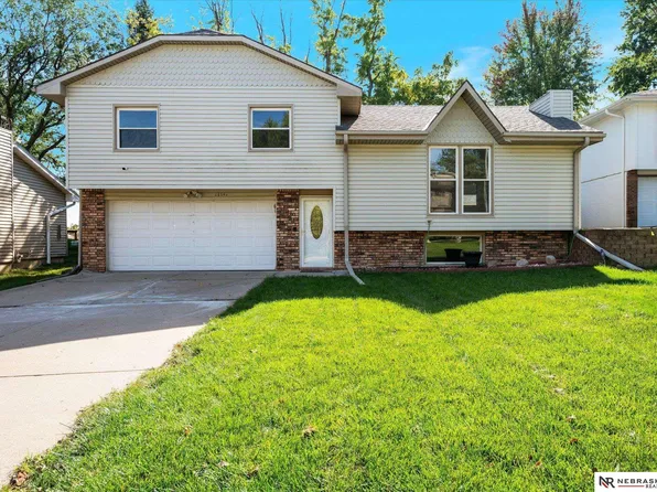 15431 Douglas Cir, Omaha, NE 68154