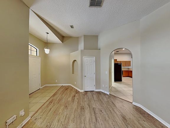 4th image of 2165 Bexley Dr