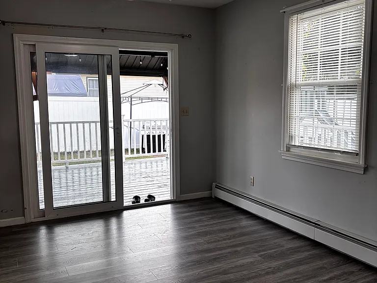 Emery Ave — Photo 2