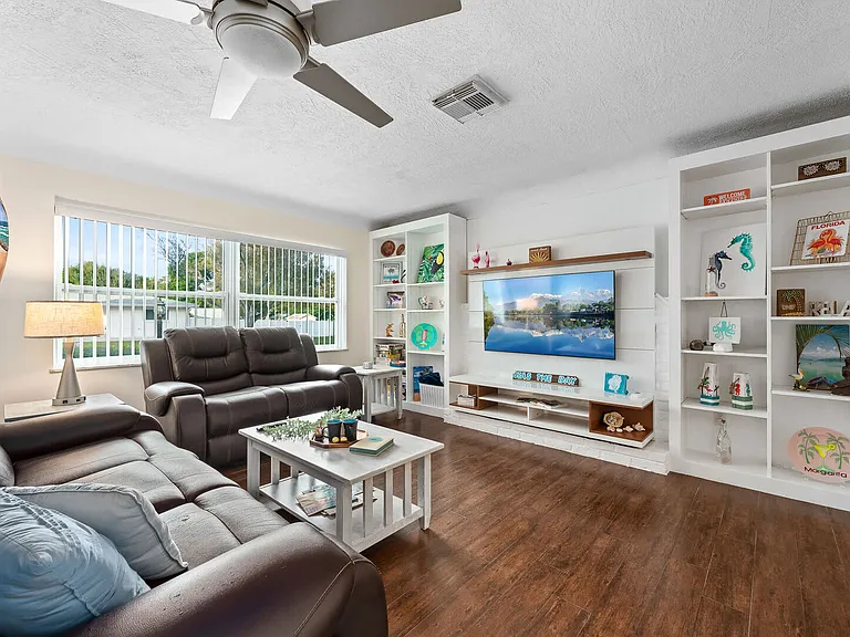 Bayview Dr — Photo 8