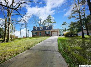 11 Mountain Edge Pvt Dr, Hartselle, AL 35640