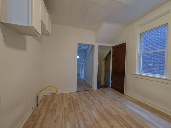 3rd image of 724 Catharine St