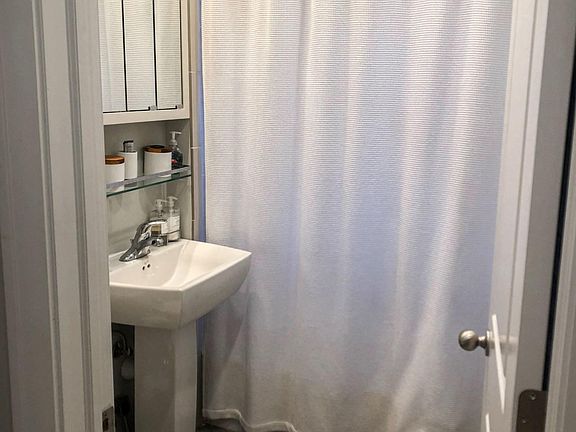 3rd image of 4549 N Leavitt St #3E