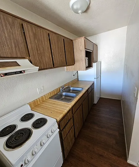Baywood Apartments — Photo 32