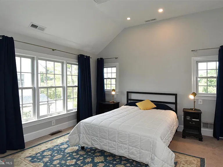 710 W View Ter — Photo 30