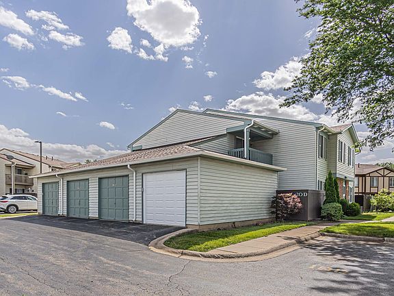 2nd image of 19 Fernwood Dr #D