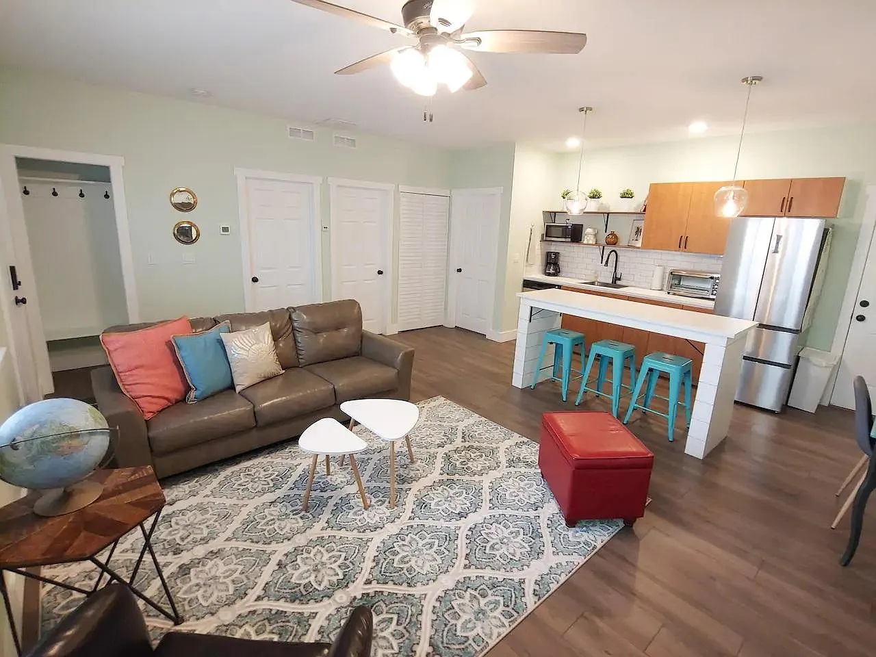 2 bed, 750 sqft, $2,150 — Photo 2