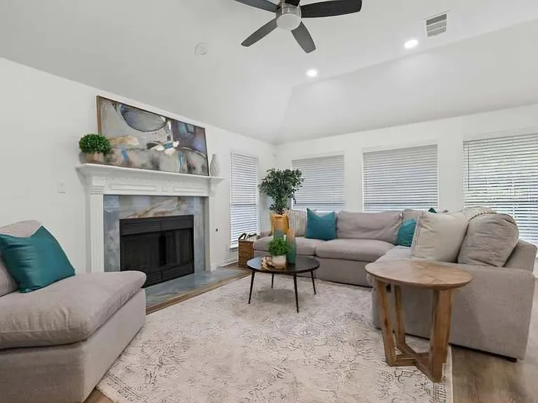 2913 Victoria Cv — Photo 15