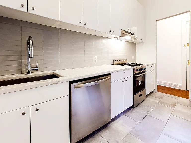 561 W 140th St #1 — Photo 3