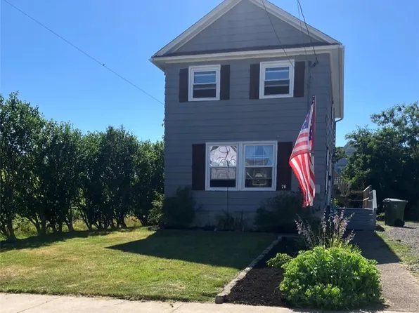 26 S Vernon St, Middleport, NY 14105