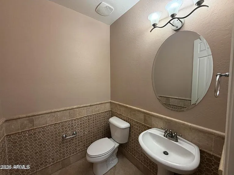 421 W Wisteria Pl — Photo 10