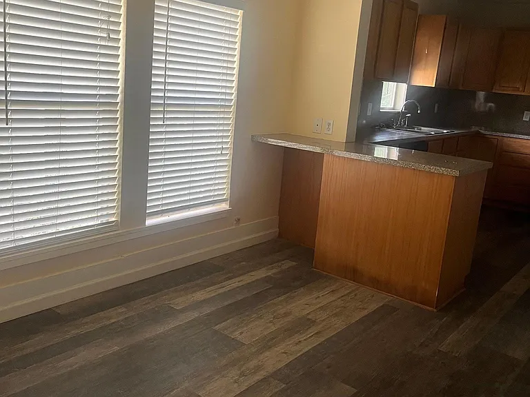 207 S Lennox St — Photo 5