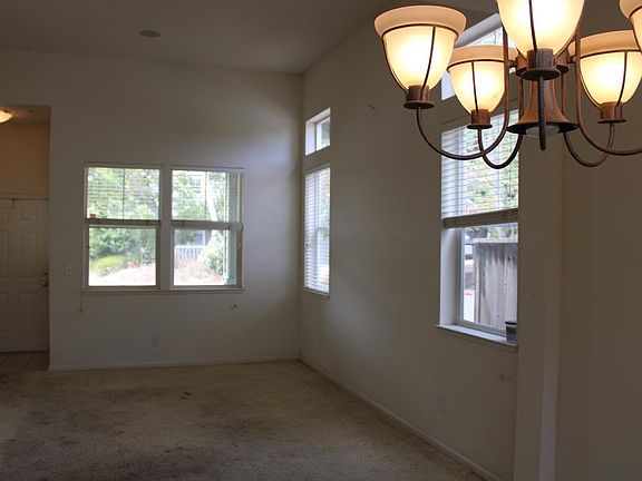 4th image of 60 Wild Rye Way