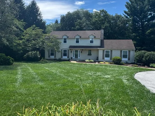 105 Scotts Glen Rd, Lincoln University, PA 19352