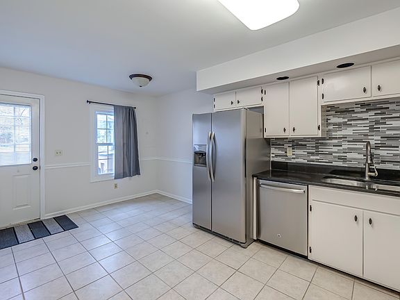 2nd image of 2005 Ashwood Ave #B