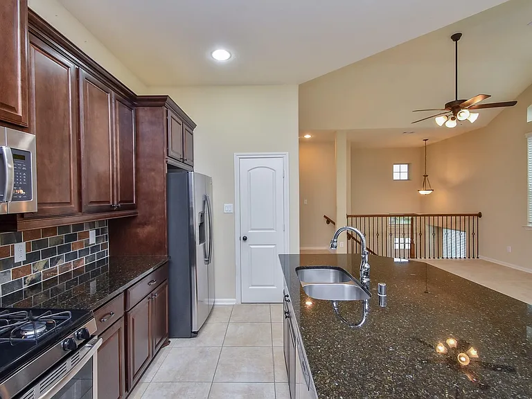 23322 Del Rosso St — Photo 10