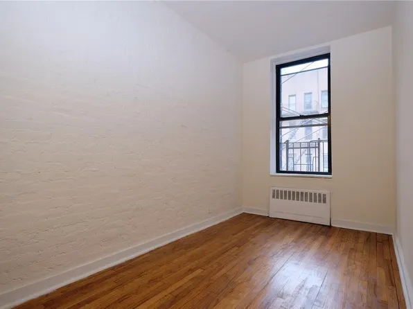 352 East 51st Street image 2 of 6