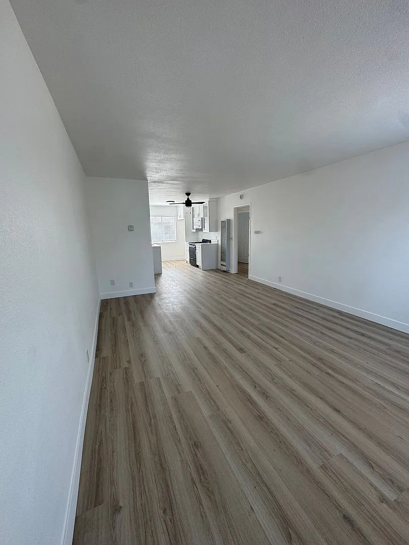 1107 W. Broadway — Photo 3