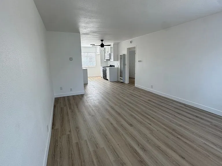 1107 W Broadway — Photo 3