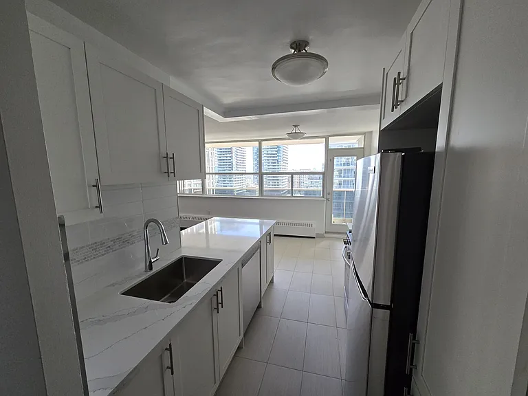 66 Broadway Ave — Photo 48