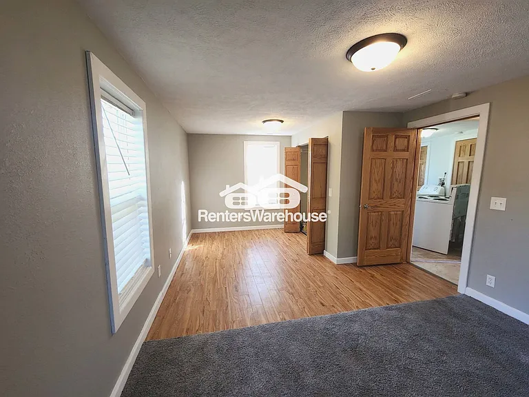 200 N Vine St — Photo 10