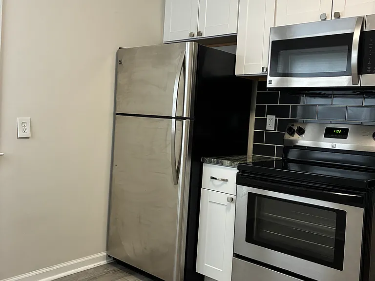 2331 Rowland Ave — Photo 15