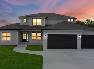 502 Blackhawke Dr, Smithville, MO 64089