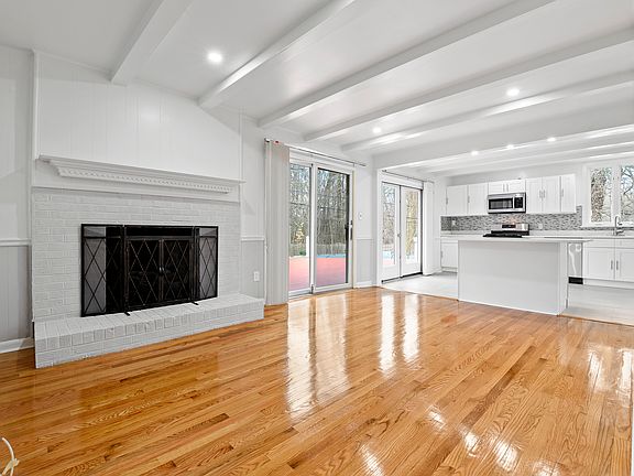3rd image of 2313 Jamaica Dr