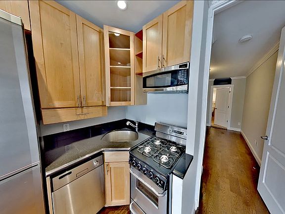 3rd image of 697 10th Ave APT 3FS