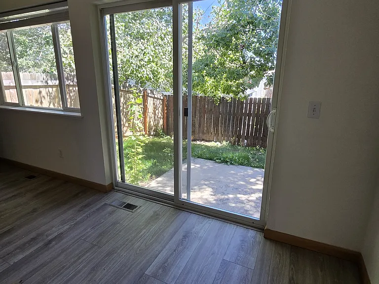 304 Peter Pl #C — Photo 1