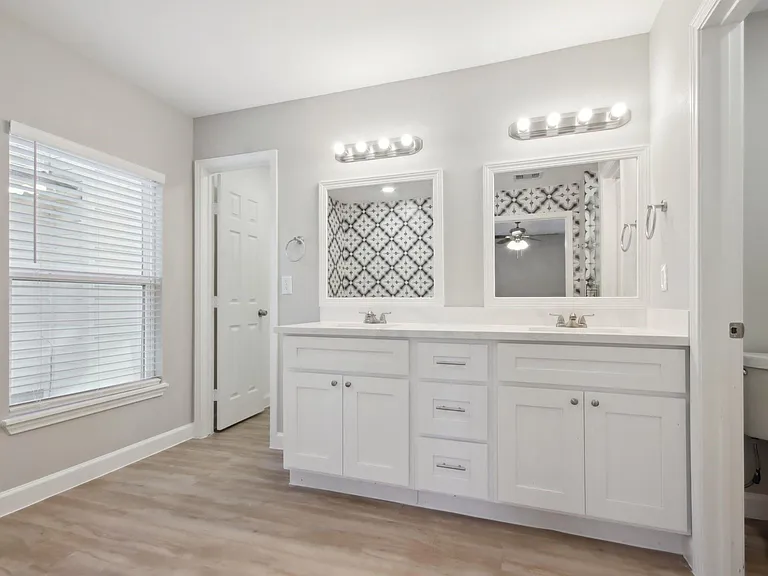 1127 Cascade Creek Dr — Photo 6