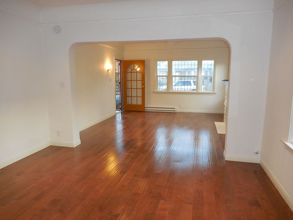 1st image of 1037 W 42nd Pl