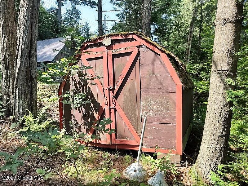 5th image of 279 Beaver Pond Road