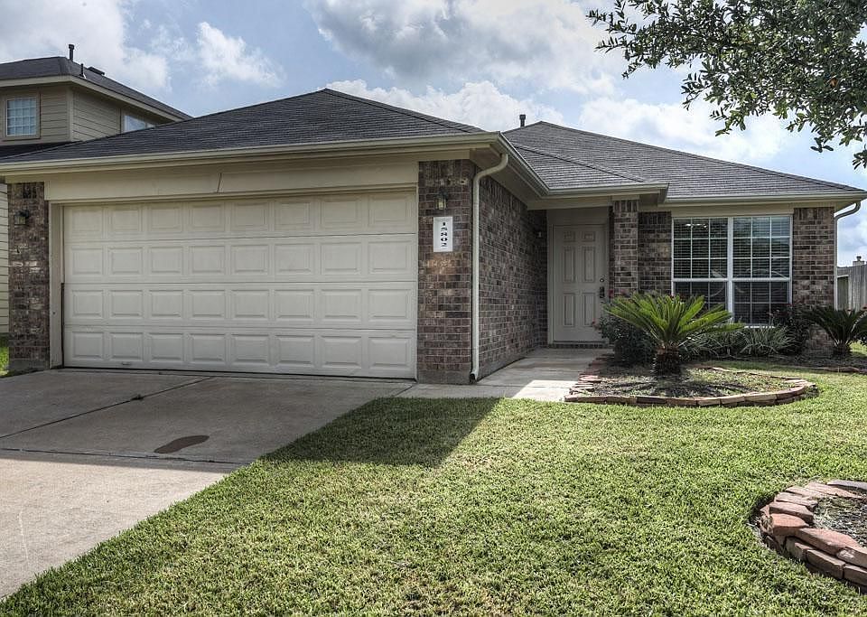 1st image of 15802 Sarasam Creek Ct